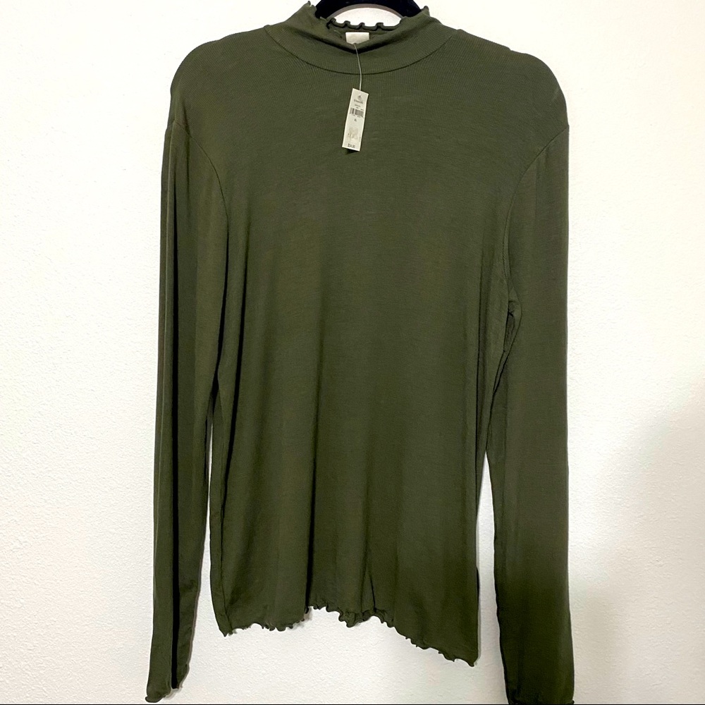 NWT- GAP green mock neck top